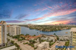 Luxury Corner 1 BR W Residence with Fantastic Intercoastal Views, Pool & Hot tub - Image 1