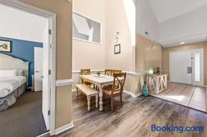 New Bern Lakeside Getaway-Modern 2BR Apartment with Resort Amenities - Image 1