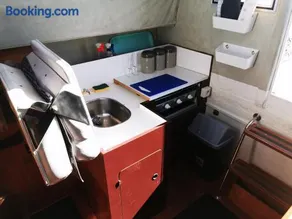 Nuit insolite sur un bateau chauffé - Image 1