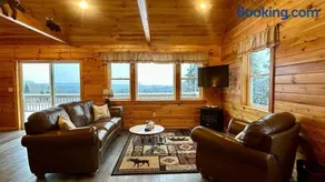 Moosehead State of Mind, 3BR Cabin with Mtn Views & Deck - Image 2