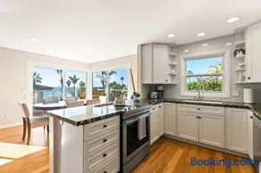 Oceanview Townhome Just Steps from Iconic Windansea Beach - Image 1
