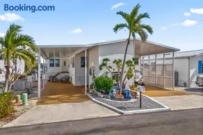 Island Getaway - Image 1