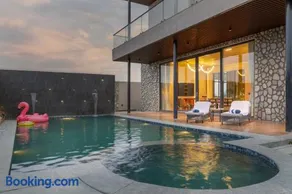 SaffronStays Abhinandan Villa - 4BR Jaipur villa with private pool, bathtubs, gazebo bonfire & lawns facing the Aravallis - Image 2