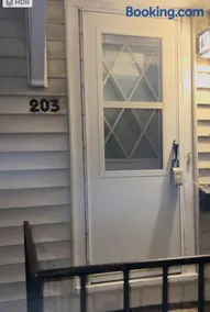 Cozy Harvard home just 1 block from the Metra UP-NW line for easy trips to Chicago or Lake Geneva - Image 2