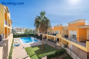 Bright And Modern 2 Bed Apartment - Image 2