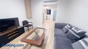 Entire 2 Bedroom condo in White Rock, Canada - Image 2