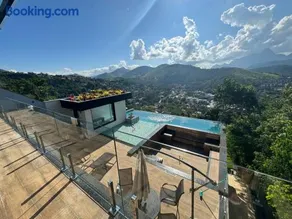 Refuge in the Heights, House with Panoramic View - Image 1