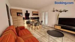 Petite maison en pierre - Image 1