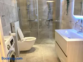 Extraordinary apartment with double shower - Image 2
