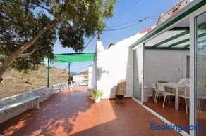 Ferienhaus „Casa Cueva Tejeda 2 Dorm“ mit Meerblick, privater Terrasse & WLAN - Image 1
