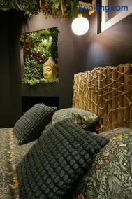 Jungle Room Strasbourg - Évasion Tropicale - Sauna Jacuzzi Balnéo - Image 1