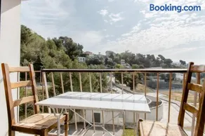 Private room in renovated apartment - Tram 1 min walk - Image 3