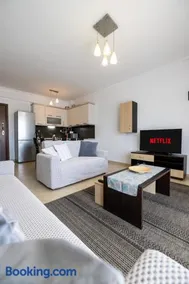 Tranquil Getaway by InFox Suites - Image 2