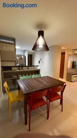 Apartamento espetacular na MELHOR praia da Bahia, GUARAJUBA é uma das únicas praias com selo azul do Brasil -Luxo, lazer, diversão e tranquilidade! Projetado para que você tenha a melhor experiência em hospedagem - Condominio tipo resort, o mais procurado - Image 2