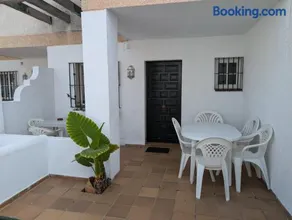 Chalet adosado en Matalascañas con piscina y chimenea, cerca de la playa - Image 2