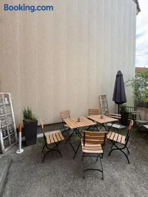 Für Gruppen und Familien - große Ferienwohnung Nähe Stadtpark, 4 Schlafzimmer, 2 Bäder, Terrasse, Parkplatz - Image 2