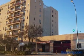 Apartamento frente a Palacio de Congresos (Fibes) - Image 1