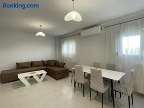 Μια ανάσα από τη θάλασσα, Αγία Τριάδα - Image 3