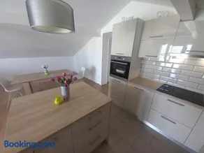 One bedroom loft apartment with nice view - Image 2