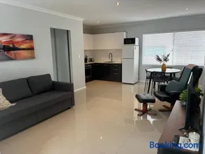 Modern Premium 1 Bedroom apartment in Dolphin Quay - Image 3