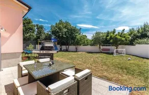 3 Bedroom Pet Friendly Home In Pula - Image 5