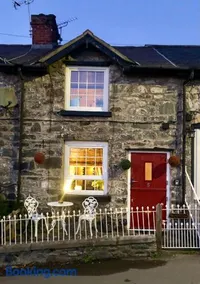 Maytree Cottage. Compact home in Mid Wales. - Image 1