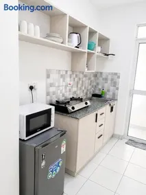 Modern and Stylish 2BR Bnb at Buxton Point - Image 3