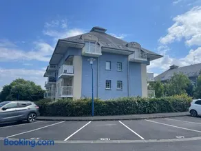 L'air marin Apt avec belle terrasse vue dégagée séjour lumineux 10 mn à pied mer et centre Port en Bessin, tous commerces et restaurants, proche Bayeux et Omaha Beach - Image 5