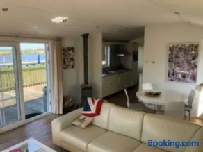 Waterchalet nummer 6 Recreationpark Yn'e Lijte Grou evt met ligplaats boot - Image 2