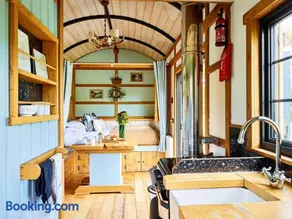 The Mallard Shepherd's Hut with Hot Tub - Image 3