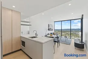 Stylish 1BR Apartment in Broadbeach - Image 2