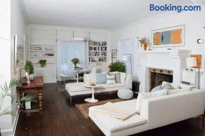 Grand 5BR Estate Retreat w/ Pool & Tennis Court - Image 3