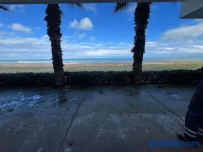 Beautiful beachfront apartment - Image 2