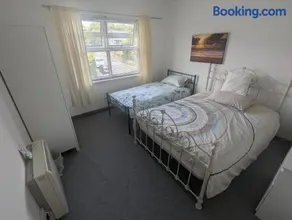The Apartment at Chalk House - 3 Beds - 1 Cot - Image 4