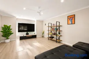 Modern Family Home, Saltwater Pool, Near Robina - Image 3