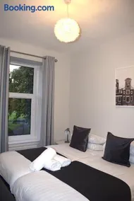 Kelpies Serviced Apartments- Victoria - Image 1