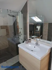 ATH Airport, Loft in Painia - Image 4