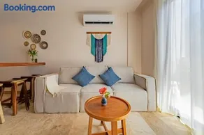 Tropical Penthouse 2BR and Jacuzzi - Image 1