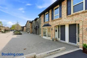 Townhome with Parking Ideal for Longer Stays - Image 5