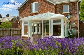 Charming Cottage - Image 2