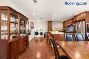 Beautiful 4-bedroom home, Comfortable, stylish and spacious - Image 5