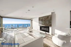 Hi-Tech Hideaway - Modern & Ocean Front! - Image 1