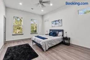 Blue Oasis - Serene & Spacious 3BR Escape - Image 3