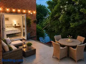 Oxford 5 BR Riverside House Garden River View Walk to City Centre Free Parking - Image 1