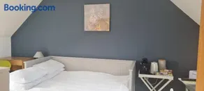 Large Double Room with Ensuite and double shower - Homestay - Image 1