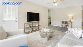 Landing Modern Apartment with Amazing Amenities (ID1402X064) - Image 2