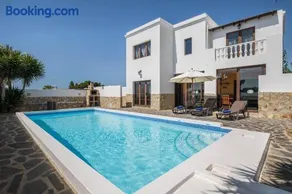 Luxuriöse und geräumige \"Villa María\" mit Terrasse, Pool, Meerblick und WLAN - Image 1