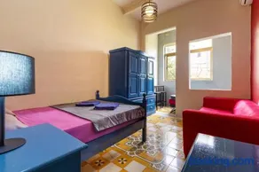 Double, twin or triple room with private bathroom, not ensuite! In quiet and budget friendly townhouse - Image 1