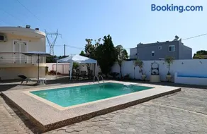 Oasis Lower Ground Floor Apartment - Image 1
