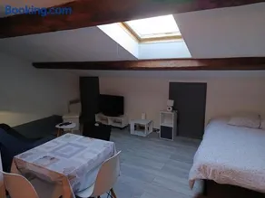 Grand studio proche centre - Image 2